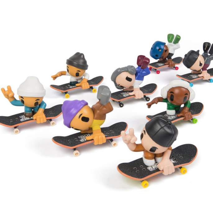 Tech Deck SK8 Crew fingerboard με διπλή συσκευασία φιγούρας, μοβ καπέλο και λευκά ακουστικά