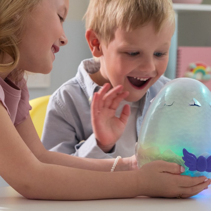 Hatchimals είναι ένα αγαπημένο δρακόντειο διαδραστικό ζώο