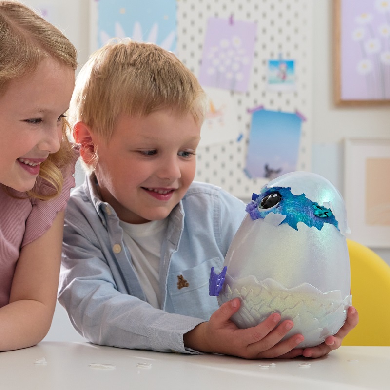 Hatchimals είναι ένα αγαπημένο δρακόντειο διαδραστικό ζώο