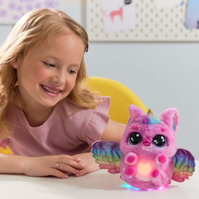 Hatchimals είναι ένα αγαπημένο διαδραστικό ζωάκι μονόκερος