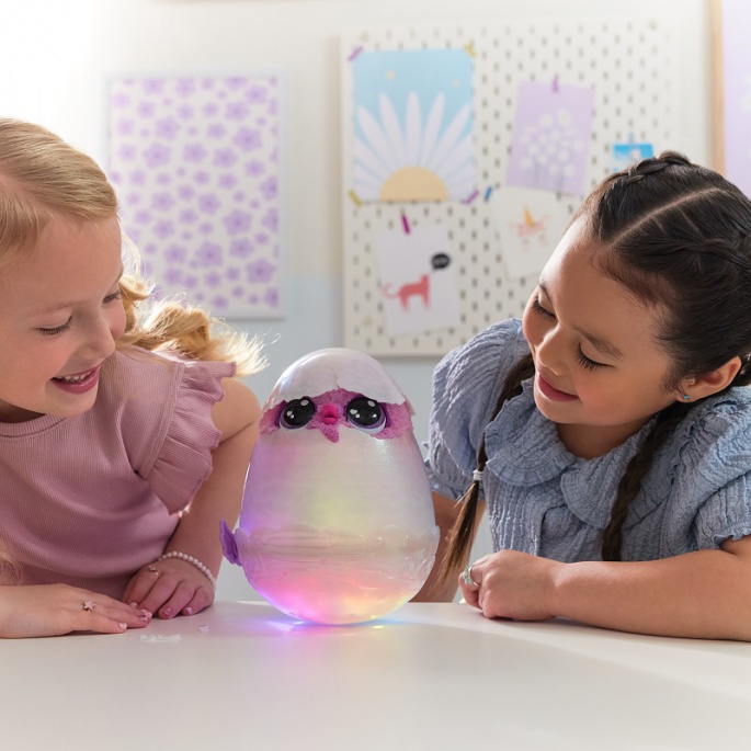 Hatchimals είναι ένα αγαπημένο διαδραστικό ζωάκι μονόκερος