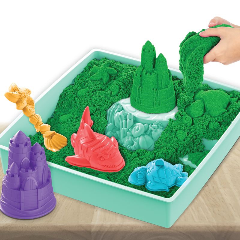 Kinetic Sand κουτί με ρευστή άμμο και πράσινη βάση