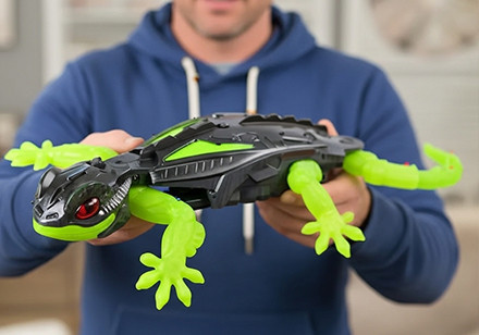 Hex Bots RC Gekon – μοναδικό τηλεκατευθυνόμενο παιχνίδι που σκαρφαλώνει σε τοίχους και ταβάνια.