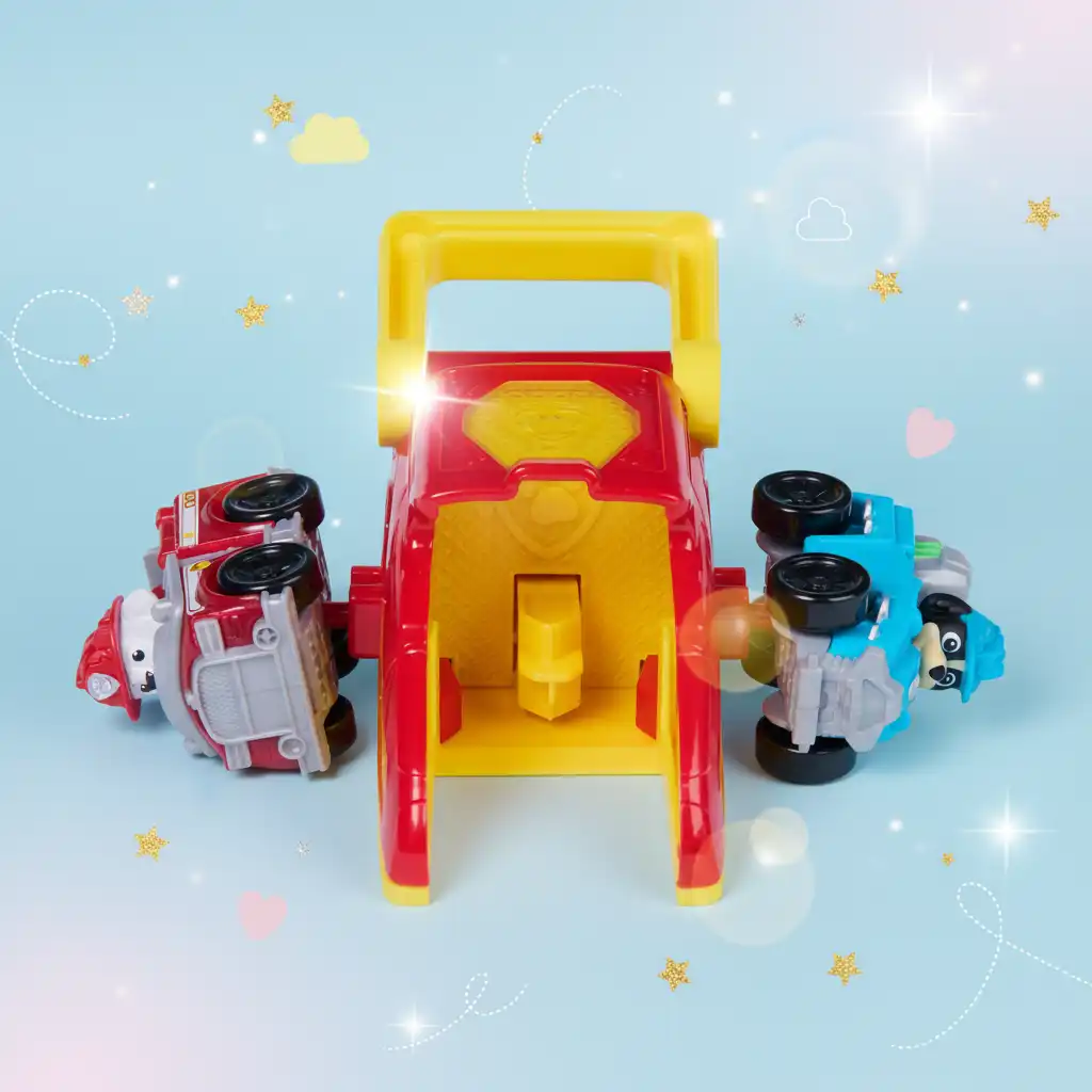 Λεπτομερές σχεδιασμένα αγωνιστικά αυτοκινητάκια έτοιμα για εκκίνηση με αστραπιαία ταχύτητα.