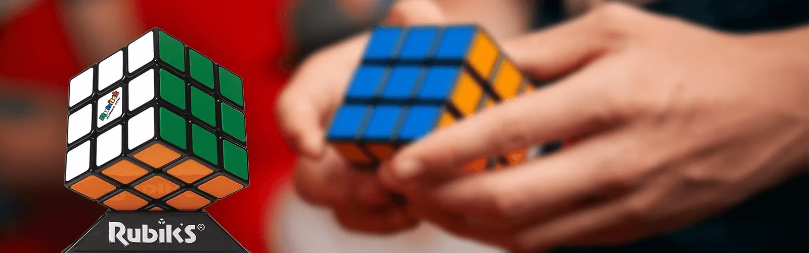 Κατακτήστε την ταχύτητα του φωτός με το ηλεκτρονικό παζλ Rubik’s Rush.